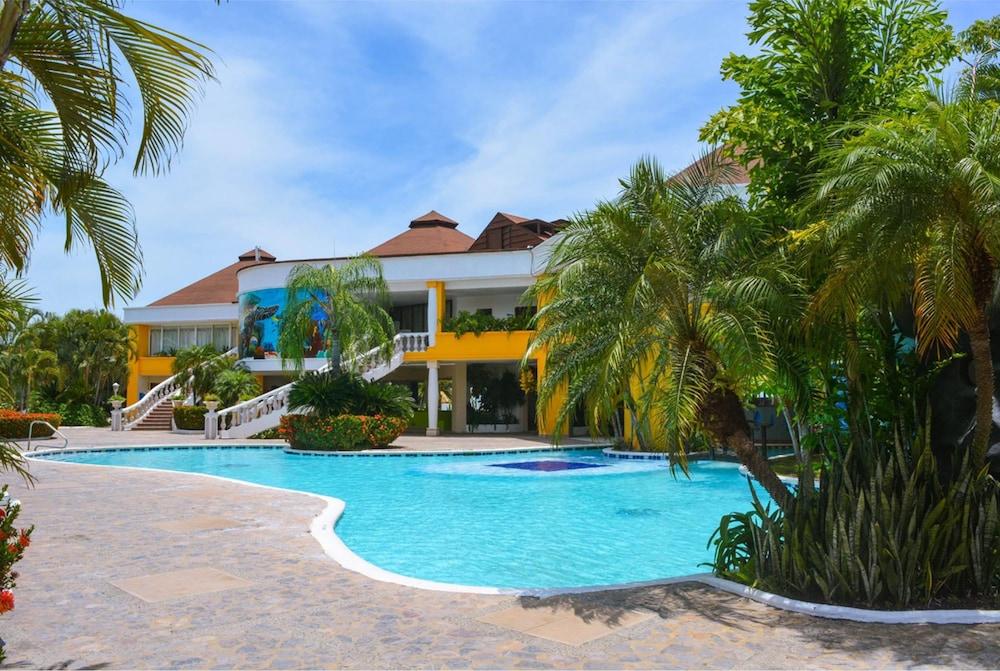 Hotel Palma Real Sambo Creek Exterior photo